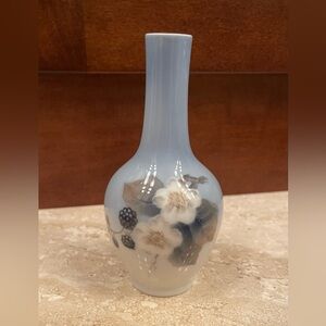 Royal Copenhagen Porcelain Flower Vase Blackberry Branch & Berries 5.5” 288-43A